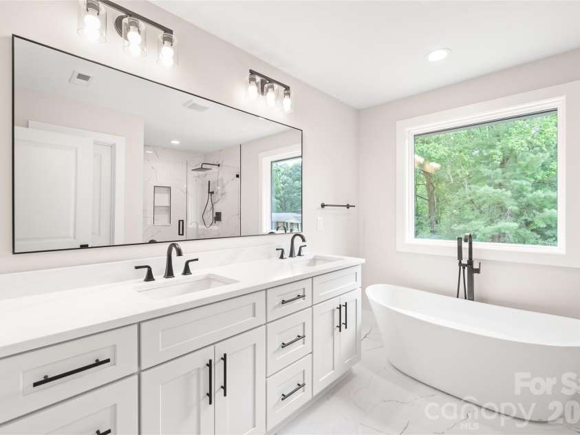 111 Keowee Circle, Indian Trail, NC 28079.  MLS# CAR4387683, YatesRealty ID 26137. Primary bath