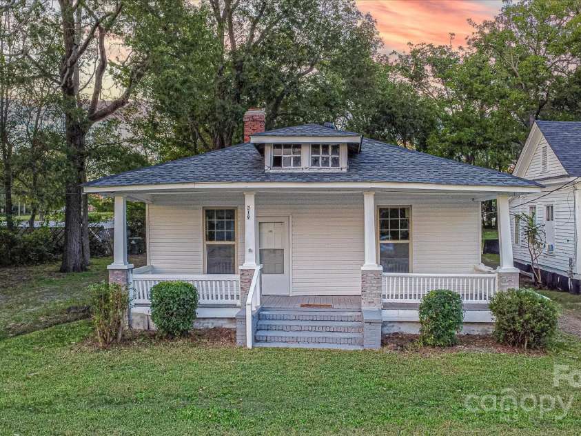 319 Chestnut Street, Rock Hill, SC 29730.  MLS# CAR4243509, YatesRealty ID 26137. 