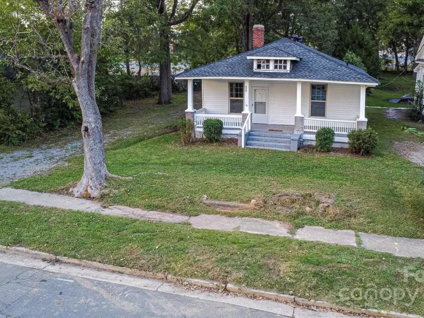 319 Chestnut Street, Rock Hill, SC 29730.  MLS# CAR4243509, YatesRealty ID 26137. 