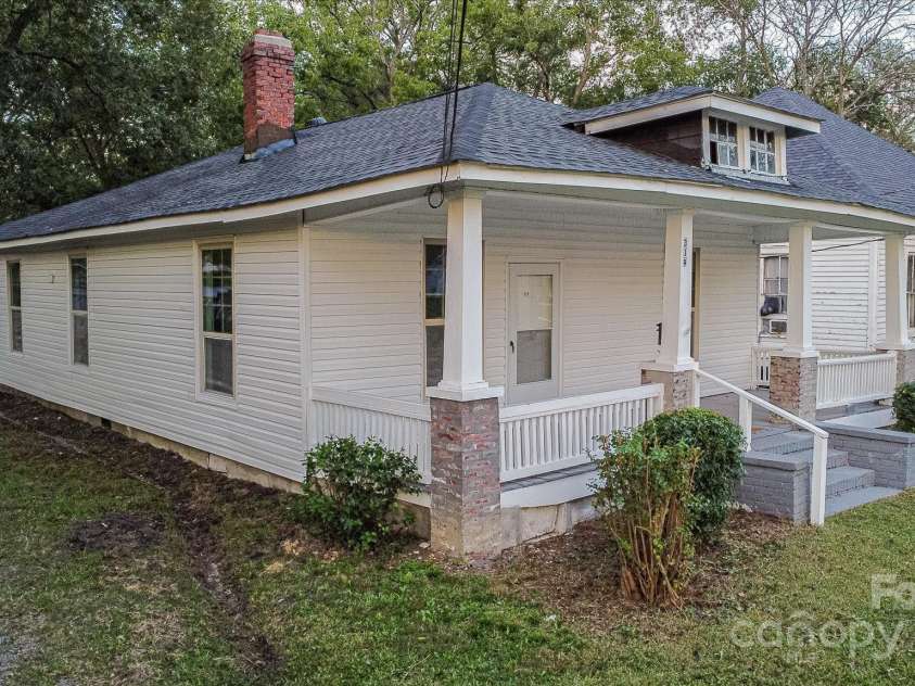 319 Chestnut Street, Rock Hill, SC 29730.  MLS# CAR4243509, YatesRealty ID 26137. 