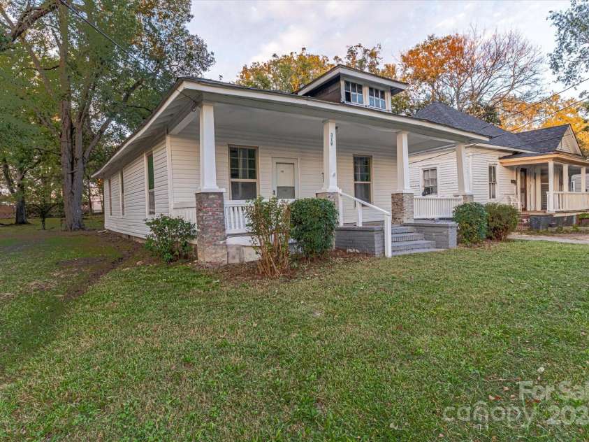 319 Chestnut Street, Rock Hill, SC 29730.  MLS# CAR4243509, YatesRealty ID 26137. 