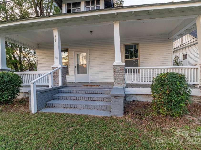 319 Chestnut Street, Rock Hill, SC 29730.  MLS# CAR4243509, YatesRealty ID 26137. 