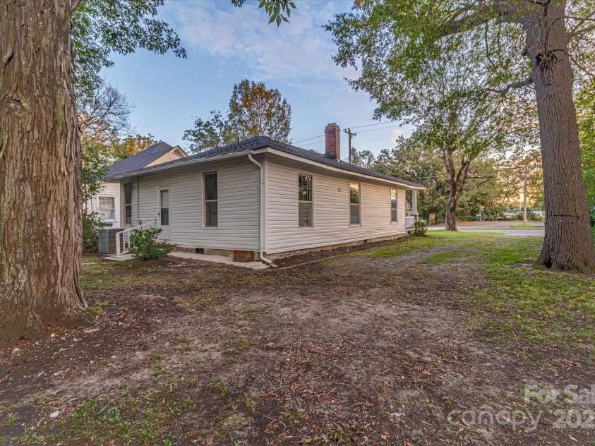 319 Chestnut Street, Rock Hill, SC 29730.  MLS# CAR4243509, YatesRealty ID 26137. 