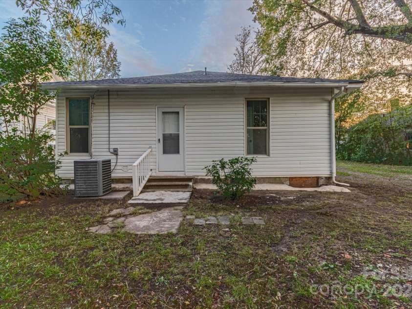 319 Chestnut Street, Rock Hill, SC 29730.  MLS# CAR4243509, YatesRealty ID 26137. 