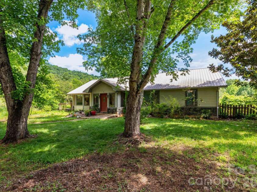 18 Bartlett Road, Weaverville, NC 28787.  MLS# CAR4387531, YatesRealty ID 26139. 