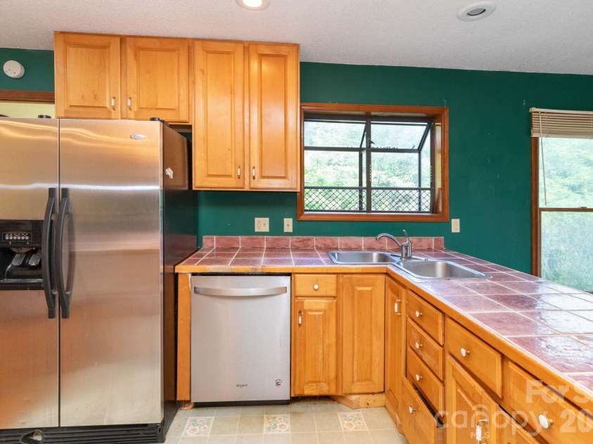 18 Bartlett Road, Weaverville, NC 28787.  MLS# CAR4387531, YatesRealty ID 26139. 