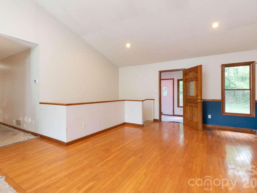 18 Bartlett Road, Weaverville, NC 28787.  MLS# CAR4387531, YatesRealty ID 26139. 
