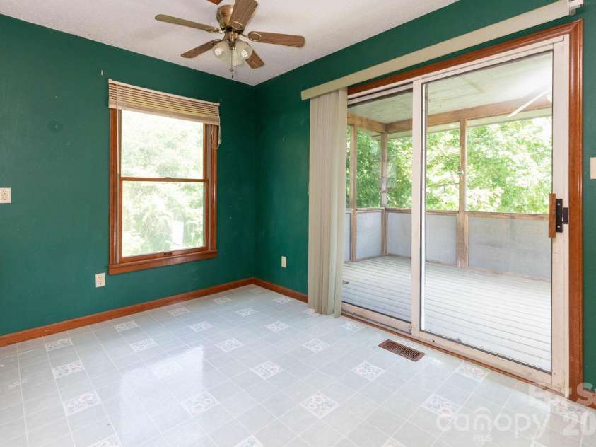 18 Bartlett Road, Weaverville, NC 28787.  MLS# CAR4387531, YatesRealty ID 26139. 