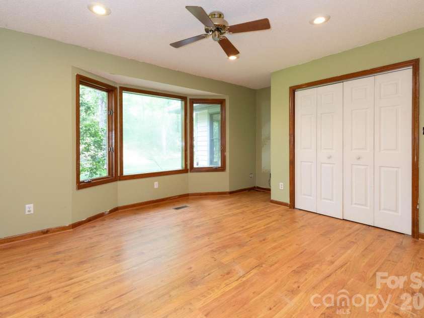 18 Bartlett Road, Weaverville, NC 28787.  MLS# CAR4387531, YatesRealty ID 26139. 