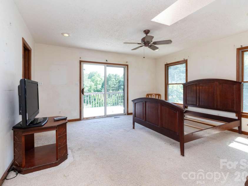 18 Bartlett Road, Weaverville, NC 28787.  MLS# CAR4387531, YatesRealty ID 26139. 