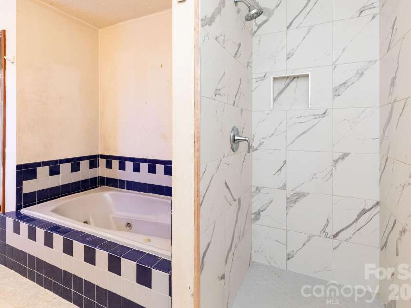 18 Bartlett Road, Weaverville, NC 28787.  MLS# CAR4387531, YatesRealty ID 26139. 