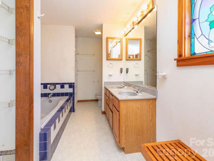 18 Bartlett Road, Weaverville, NC 28787.  MLS# CAR4387531, YatesRealty ID 26139. 