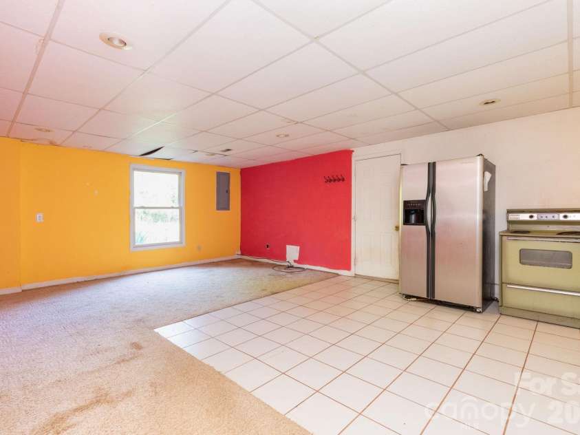 18 Bartlett Road, Weaverville, NC 28787.  MLS# CAR4387531, YatesRealty ID 26139. 