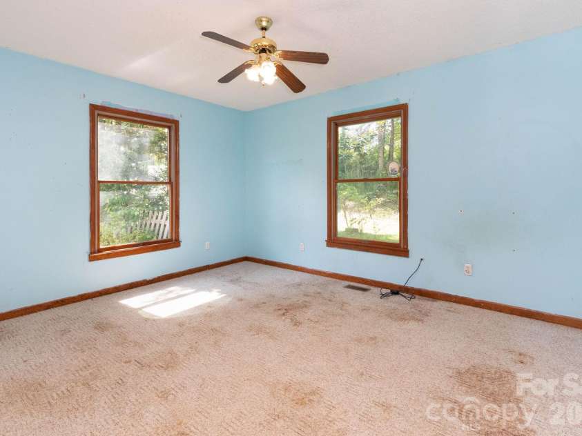18 Bartlett Road, Weaverville, NC 28787.  MLS# CAR4387531, YatesRealty ID 26139. 
