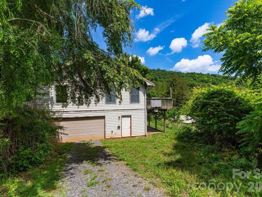 18 Bartlett Road, Weaverville, NC 28787.  MLS# CAR4387531, YatesRealty ID 26139. 