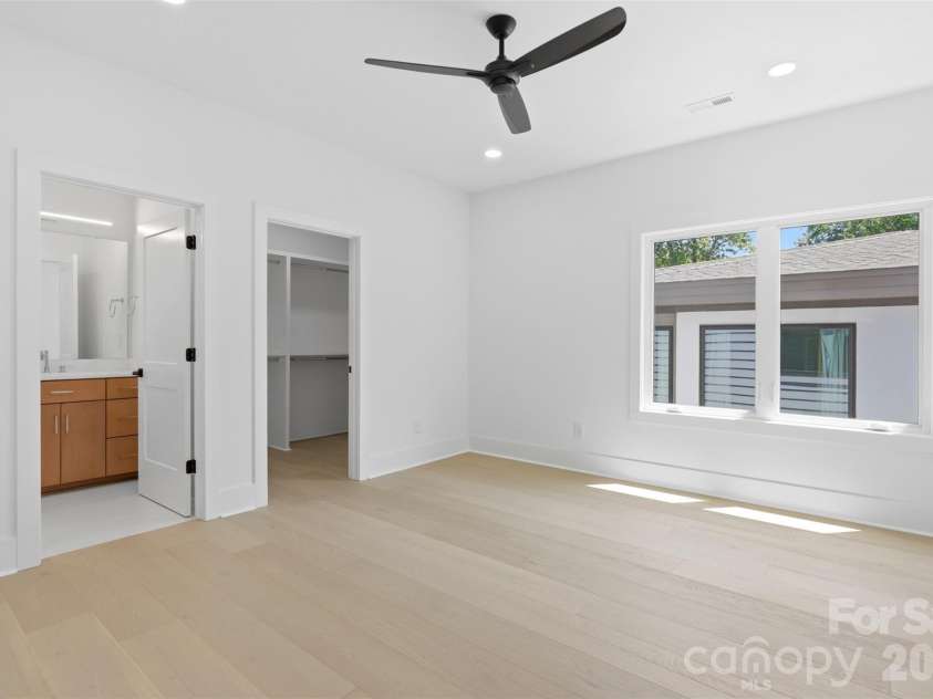 2649 Laburnum Avenue, Charlotte, NC 28205.  MLS# CAR4314719, YatesRealty ID 2614. 3rd bed with huge walk-in closet