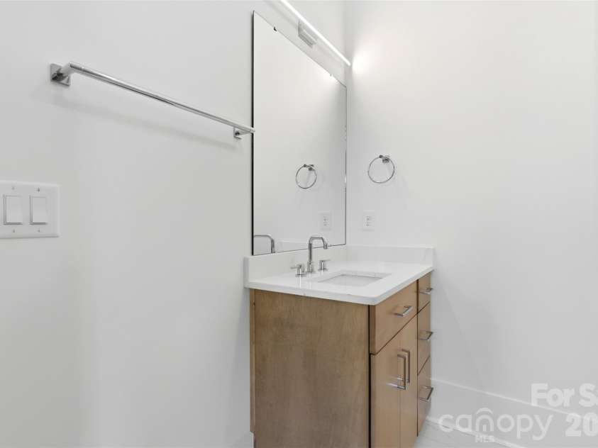 2649 Laburnum Avenue, Charlotte, NC 28205.  MLS# CAR4314719, YatesRealty ID 2614. )ffice full with shower