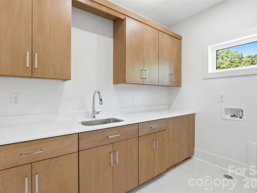 2649 Laburnum Avenue, Charlotte, NC 28205.  MLS# CAR4314719, YatesRealty ID 2614. Laundry