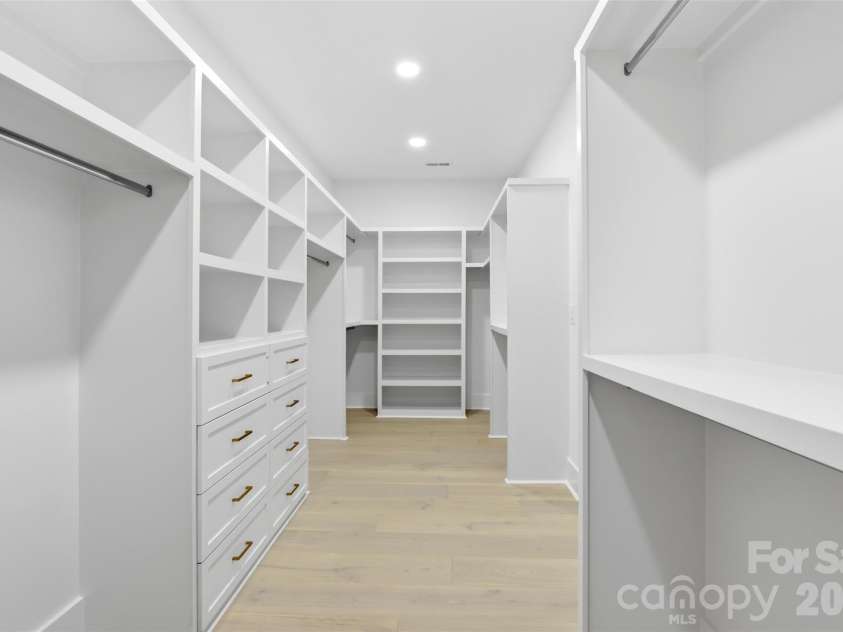 2649 Laburnum Avenue, Charlotte, NC 28205.  MLS# CAR4314719, YatesRealty ID 2614. Primary closet