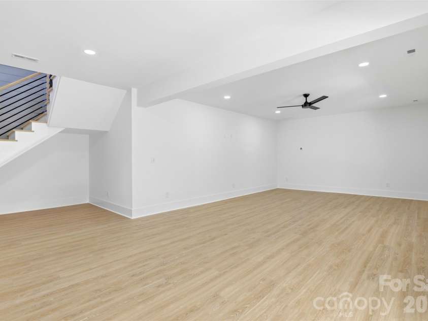 2649 Laburnum Avenue, Charlotte, NC 28205.  MLS# CAR4314719, YatesRealty ID 2614. Walkout Basement