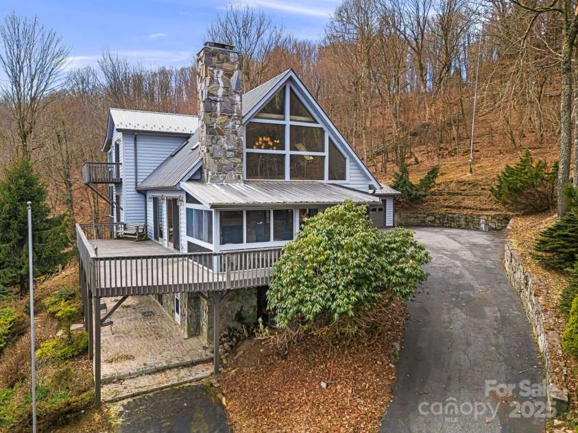 646 Overlook Drive, Mars Hill, NC 28754.  MLS# CAR4224673, YatesRealty ID 2614. All Paved Access