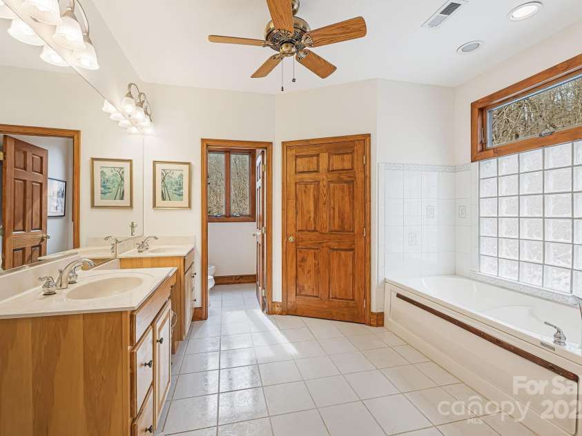 646 Overlook Drive, Mars Hill, NC 28754.  MLS# CAR4224673, YatesRealty ID 2614. Amazing Views