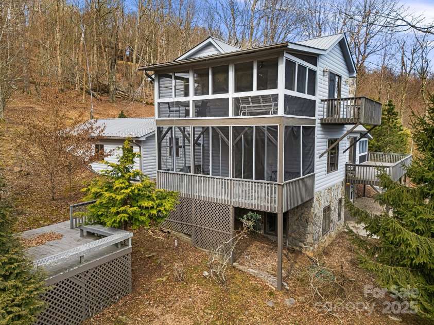 646 Overlook Drive, Mars Hill, NC 28754.  MLS# CAR4224673, YatesRealty ID 2614. Plenty of Outdoor Space for Entertaining