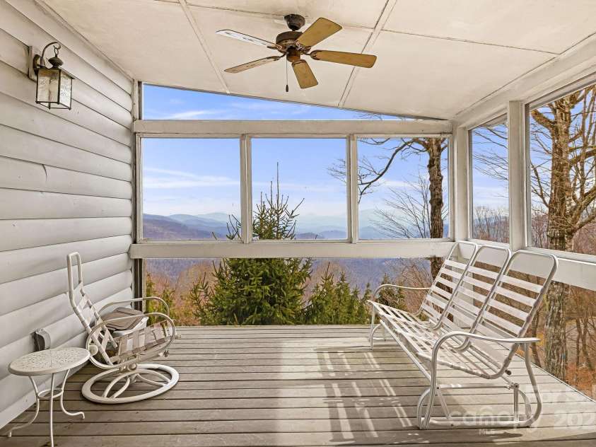 646 Overlook Drive, Mars Hill, NC 28754.  MLS# CAR4224673, YatesRealty ID 2614. Screened Private Porch off Primary Main Level