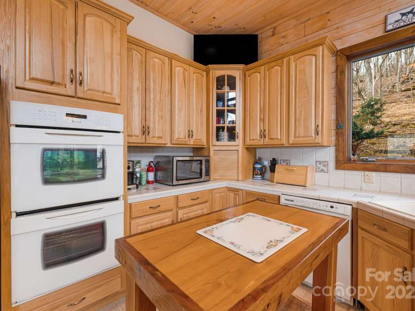 646 Overlook Drive, Mars Hill, NC 28754.  MLS# CAR4224673, YatesRealty ID 2614. Tons of Storage In Kitchen