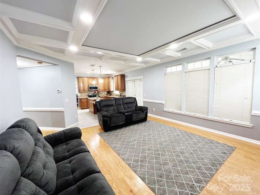 8218 Lynnewood Glen Drive, Charlotte, NC 28269.  MLS# CAR4252897, YatesRealty ID 26140. 