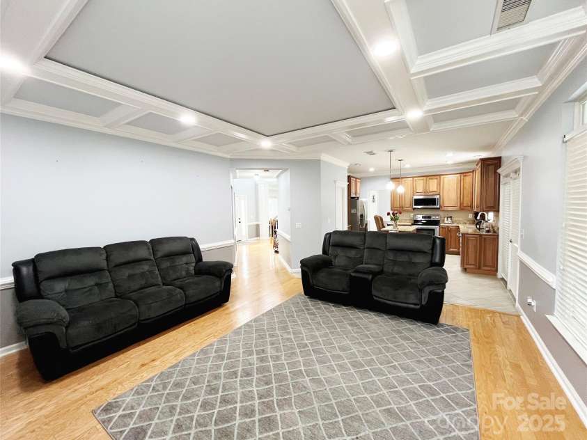 8218 Lynnewood Glen Drive, Charlotte, NC 28269.  MLS# CAR4252897, YatesRealty ID 26140. 