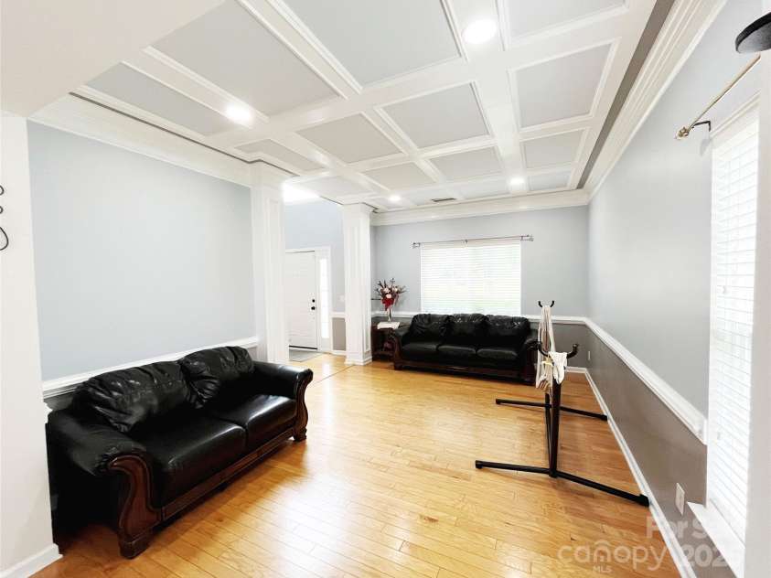 8218 Lynnewood Glen Drive, Charlotte, NC 28269.  MLS# CAR4252897, YatesRealty ID 26140. 