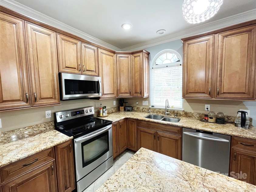 8218 Lynnewood Glen Drive, Charlotte, NC 28269.  MLS# CAR4252897, YatesRealty ID 26140. 