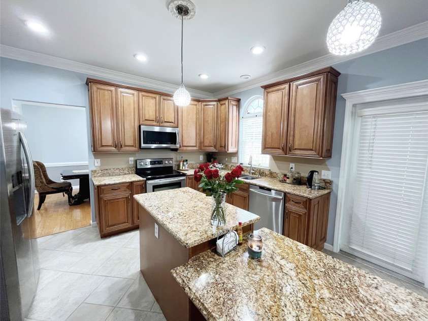 8218 Lynnewood Glen Drive, Charlotte, NC 28269.  MLS# CAR4252897, YatesRealty ID 26140. 