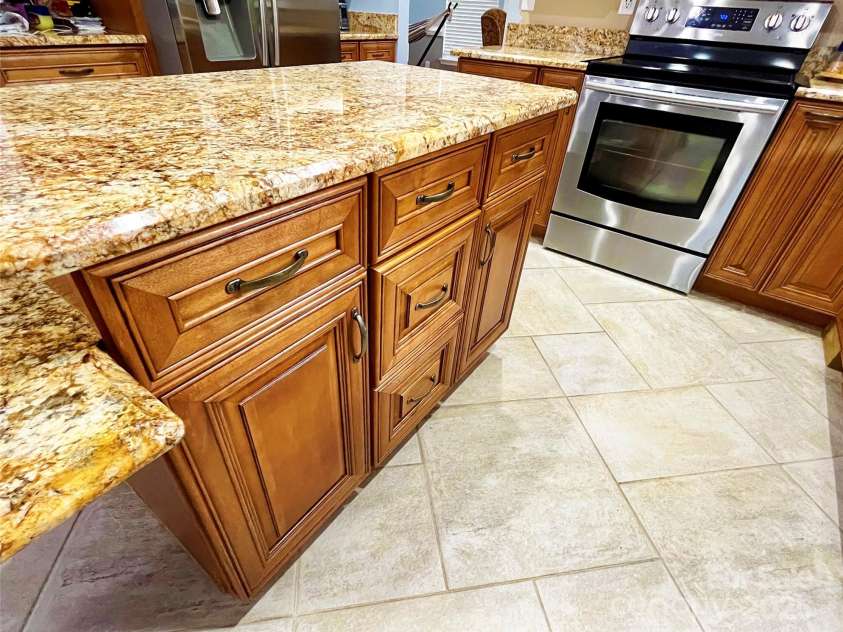 8218 Lynnewood Glen Drive, Charlotte, NC 28269.  MLS# CAR4252897, YatesRealty ID 26140. 