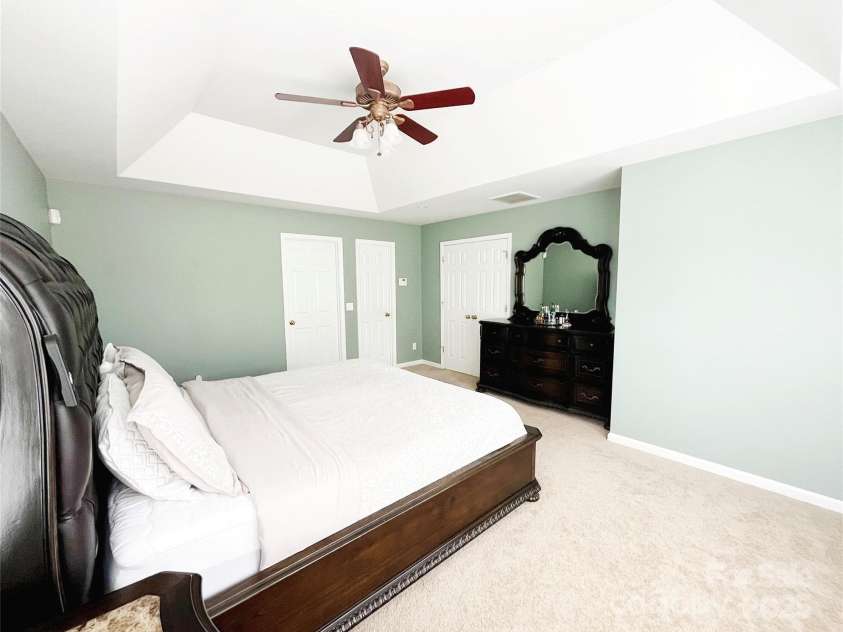 8218 Lynnewood Glen Drive, Charlotte, NC 28269.  MLS# CAR4252897, YatesRealty ID 26140. 