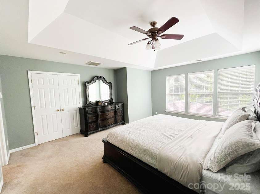 8218 Lynnewood Glen Drive, Charlotte, NC 28269.  MLS# CAR4252897, YatesRealty ID 26140. 