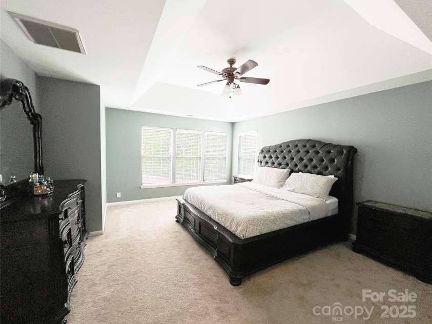 8218 Lynnewood Glen Drive, Charlotte, NC 28269.  MLS# CAR4252897, YatesRealty ID 26140. 