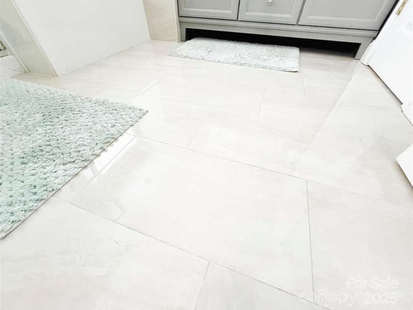 8218 Lynnewood Glen Drive, Charlotte, NC 28269.  MLS# CAR4252897, YatesRealty ID 26140. 