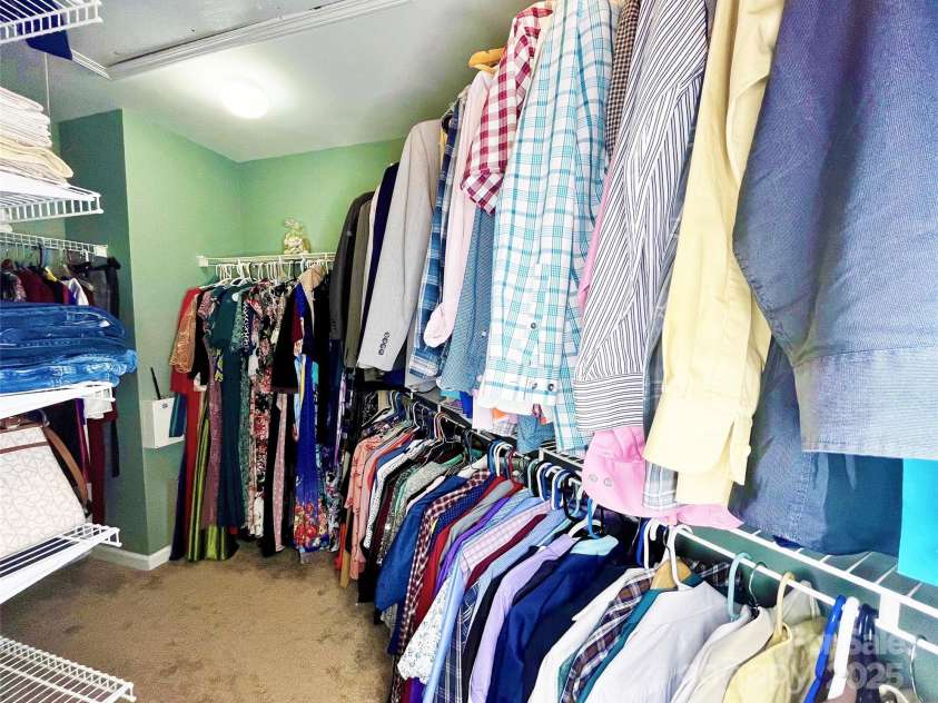 8218 Lynnewood Glen Drive, Charlotte, NC 28269.  MLS# CAR4252897, YatesRealty ID 26140. 