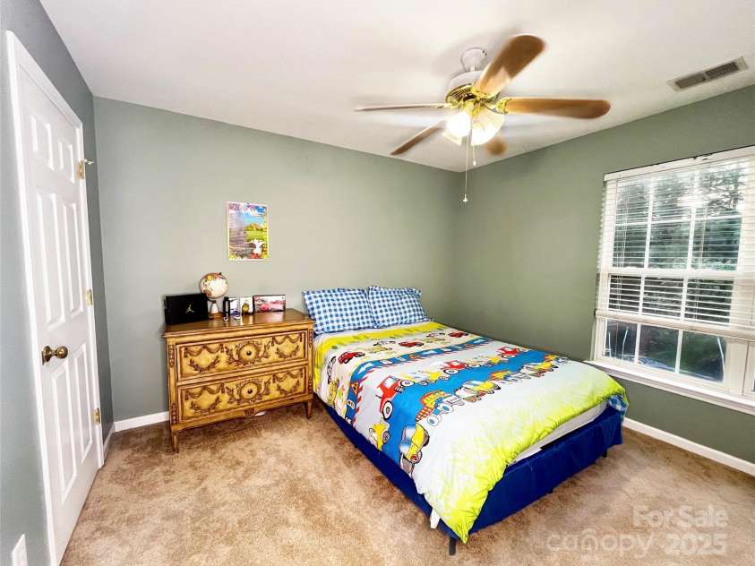 8218 Lynnewood Glen Drive, Charlotte, NC 28269.  MLS# CAR4252897, YatesRealty ID 26140. 