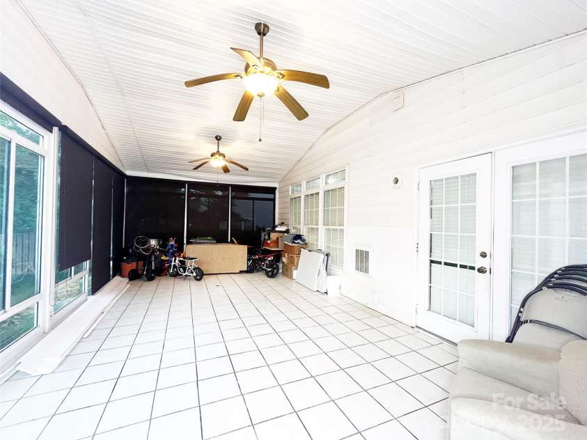 8218 Lynnewood Glen Drive, Charlotte, NC 28269.  MLS# CAR4252897, YatesRealty ID 26140. 