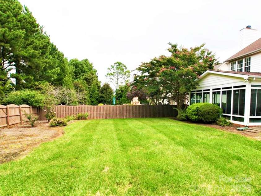 8218 Lynnewood Glen Drive, Charlotte, NC 28269.  MLS# CAR4252897, YatesRealty ID 26140. 