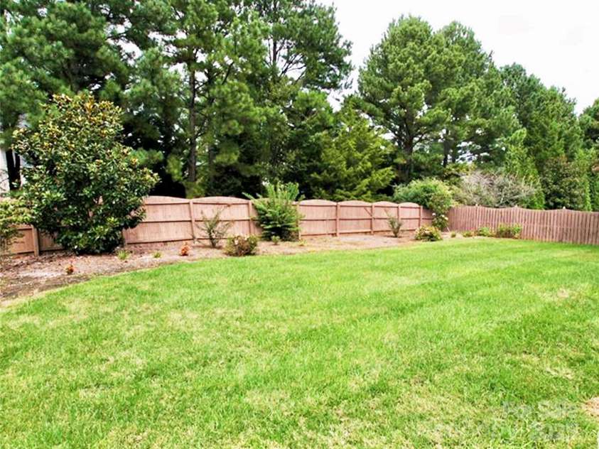 8218 Lynnewood Glen Drive, Charlotte, NC 28269.  MLS# CAR4252897, YatesRealty ID 26140. 