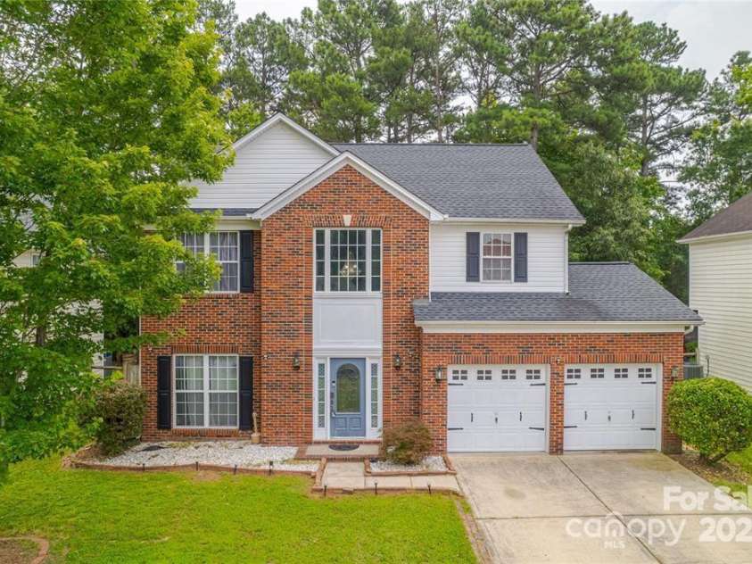 9910 Sandman Lane, Charlotte, NC 28216.  MLS# CAR4278262, YatesRealty ID 26141. 