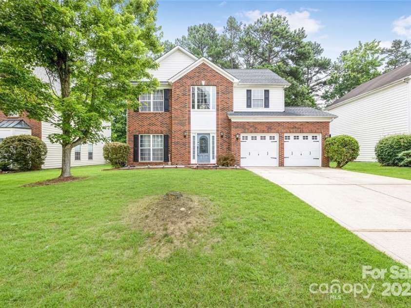 9910 Sandman Lane, Charlotte, NC 28216.  MLS# CAR4278262, YatesRealty ID 26141. 