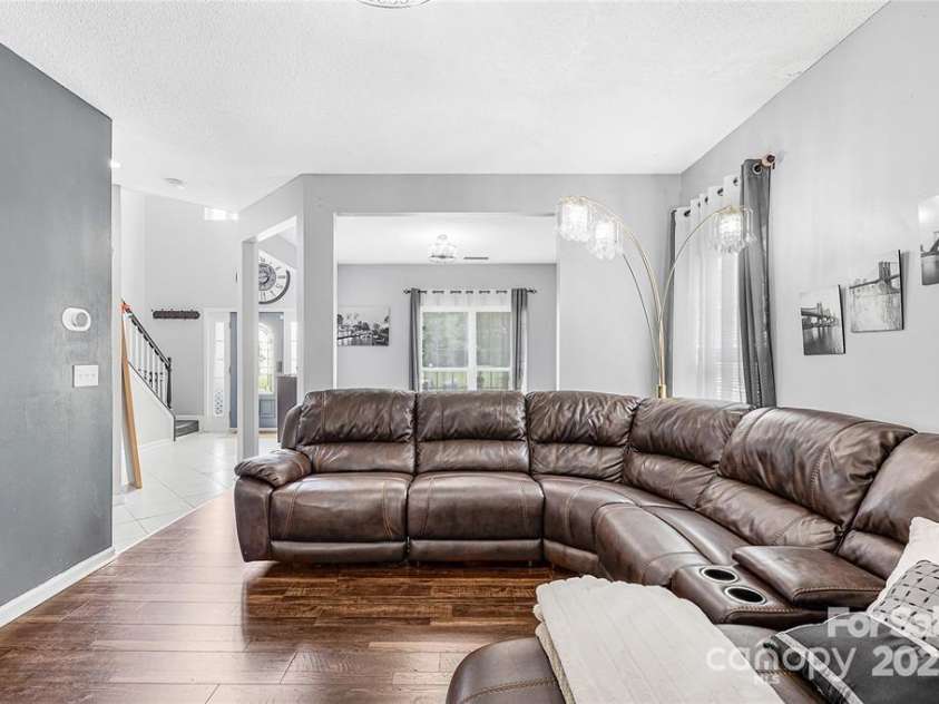 9910 Sandman Lane, Charlotte, NC 28216.  MLS# CAR4278262, YatesRealty ID 26141. 