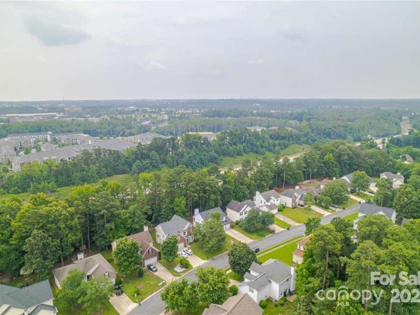 9910 Sandman Lane, Charlotte, NC 28216.  MLS# CAR4278262, YatesRealty ID 26141. 
