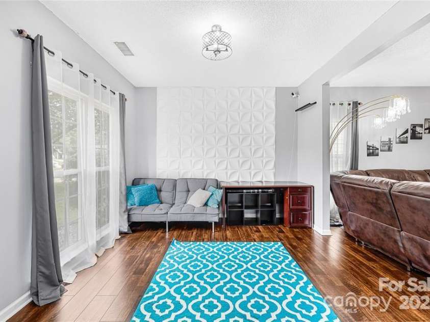 9910 Sandman Lane, Charlotte, NC 28216.  MLS# CAR4278262, YatesRealty ID 26141. 