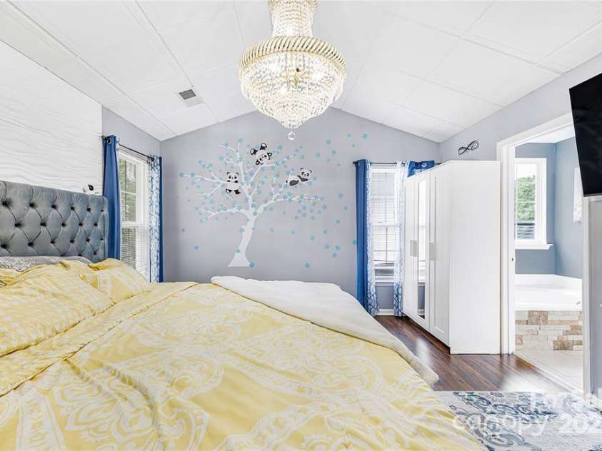 9910 Sandman Lane, Charlotte, NC 28216.  MLS# CAR4278262, YatesRealty ID 26141. 